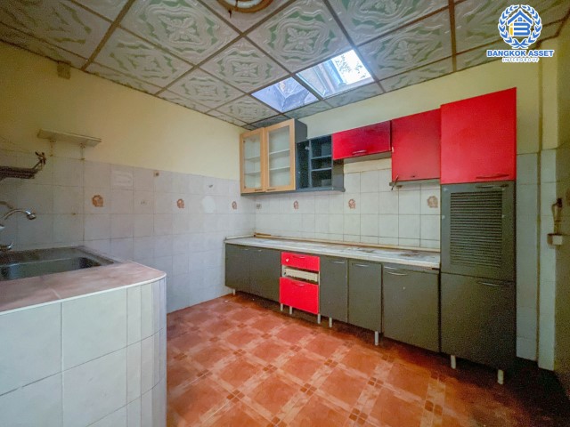 *****บ้านเดี่ยวมือสองย่านนนทบุรี ม.บัวทองธานี กาญจนาภิเษก เนื้อที่กว้างขวางมากถึง 60 ตร.ว. ฟังก์ชัน 4 ห้องนอน 2 ห้องน้ำ ที่จอดรถ 2 คัน บ้านเดี่ยวมีเรือนรับรอง สภาพสวยพร้อมเข้าอยู่ บนทำเลแห่งการเดินทาง ใกล้รถไฟฟ้าสายสีม่วง "สถานีคลองบางไผ่" เชื่อมต่อถนนบางกรวย-ไทรน้อย, ถนนกาญจนาภิเษก, ถนนชัยพฤกษ์ จองเลย!